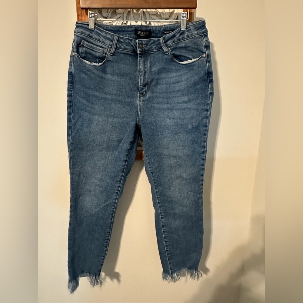 Judy Blue Skinny Fit with frayed hem